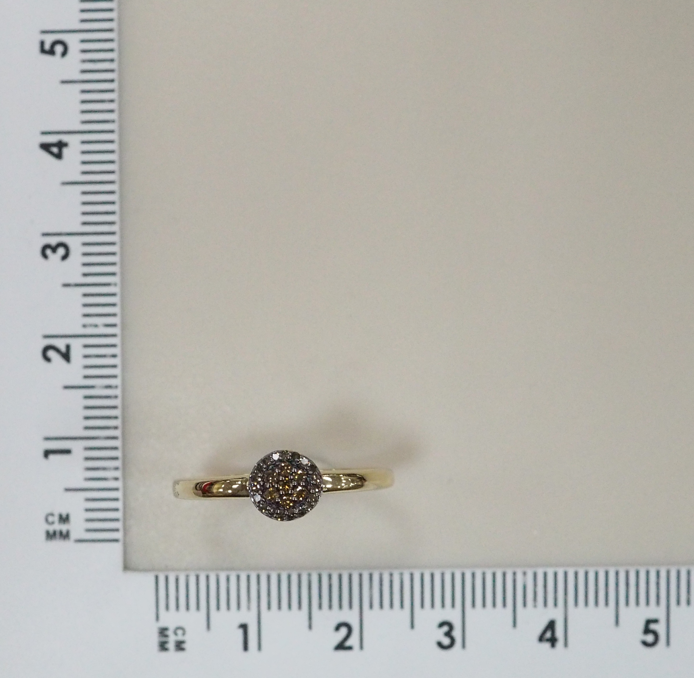 Серебряное кольцо с коньячными бриллиантами